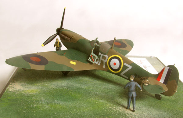 Supermarine Spitfire Mk I 1/48 scale pewter limited edition aircraft model. Signed by Battle of Britain pilot Geoffrey Wellum. Handmade by Staples and Vine Ltd.